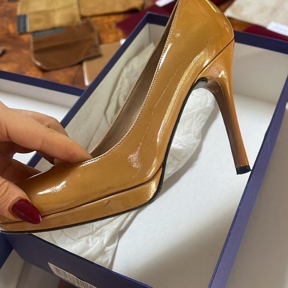 SALVATORE FERRAGAMO CREAM PUMP HEELS - Picture 4 of 4
